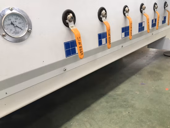 Machines à bois Bois massif MDF Outil automatique Système de changement de magasin de lame Atc Coupe Forage Centre de traitement Machine CNC Routeur