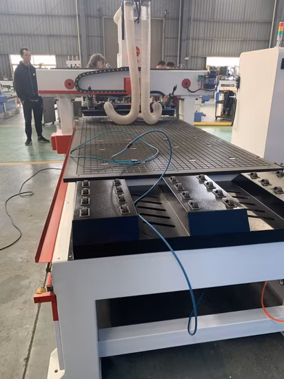 1300X2500mm 4 axes Atc Liner CNC routeur 3D Machine à bois meubles armoire coupe gravure CNC sculpture sur bois Machine MDF fraisage Engaver